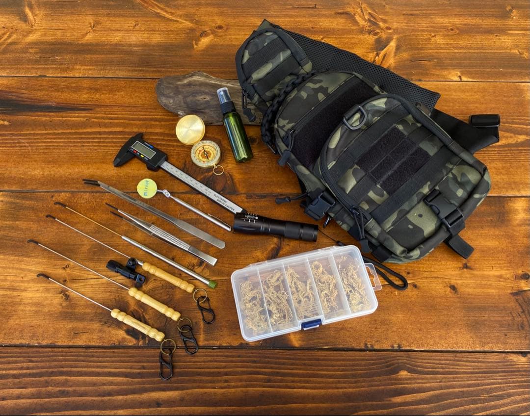 クワガタ採集セット　迷彩柄　オリジナル掻き出し棒　デジタルノギス　採集ケース