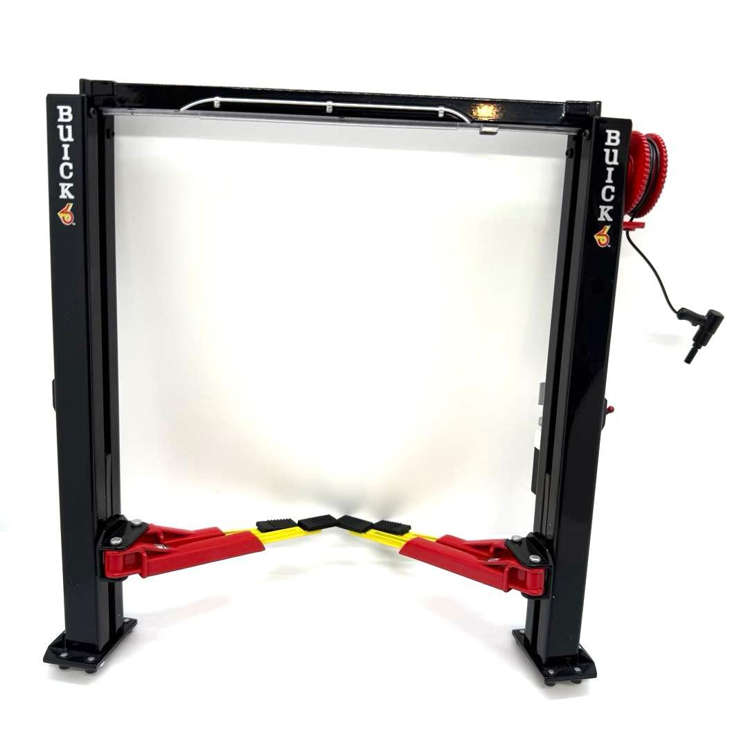 最終値下げ　激レア　BUICK 2 POST LIFT 1:18スケール 限定版