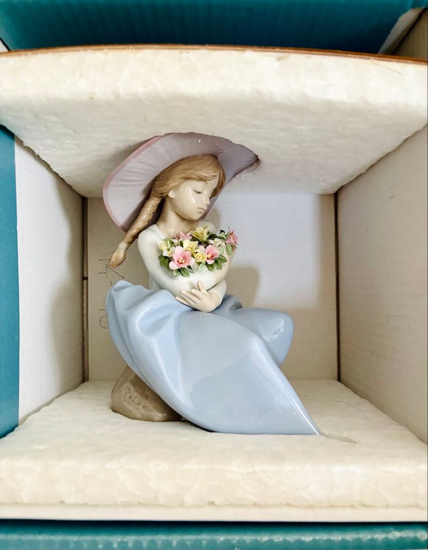 リヤドロ　LLADRO 花の香りにつつまれて　コレクション　置物　オブジェ　磁器