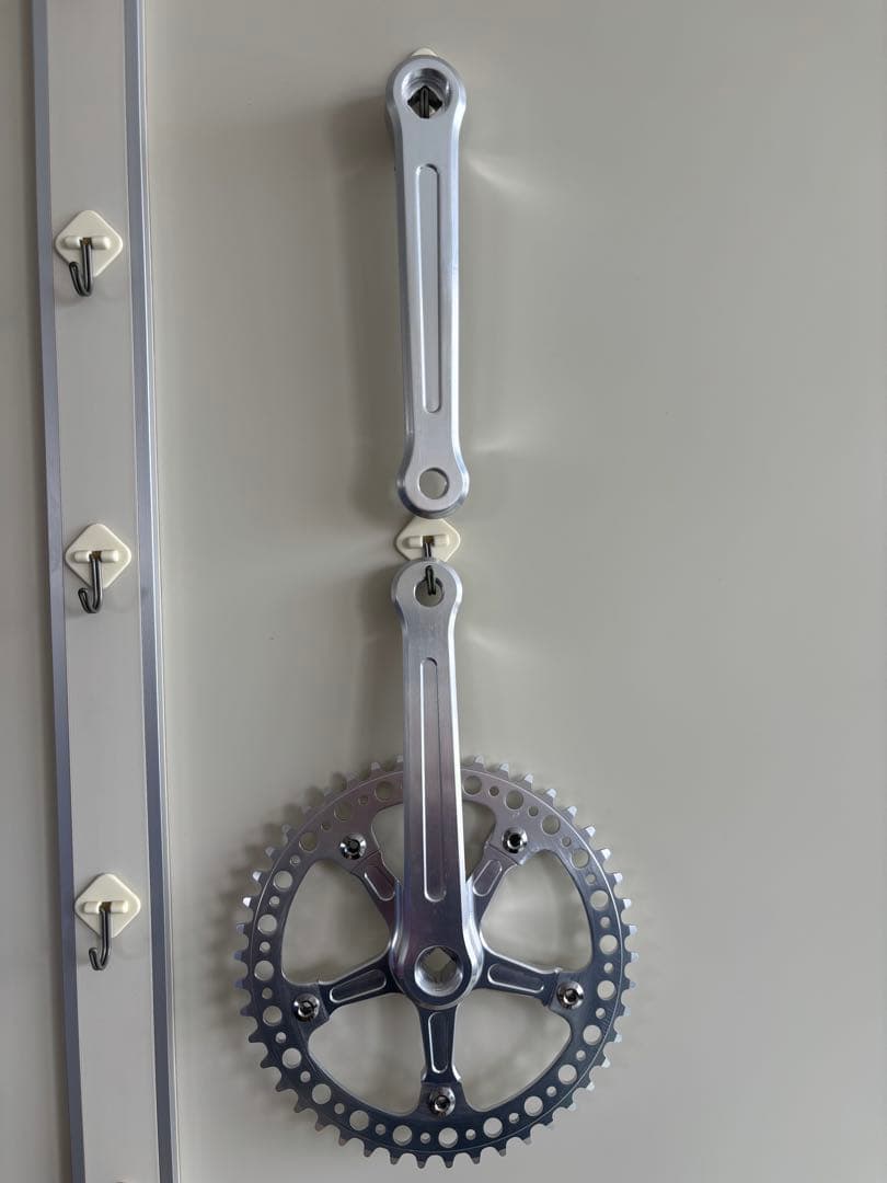 アルミ製シルバー クランクセット