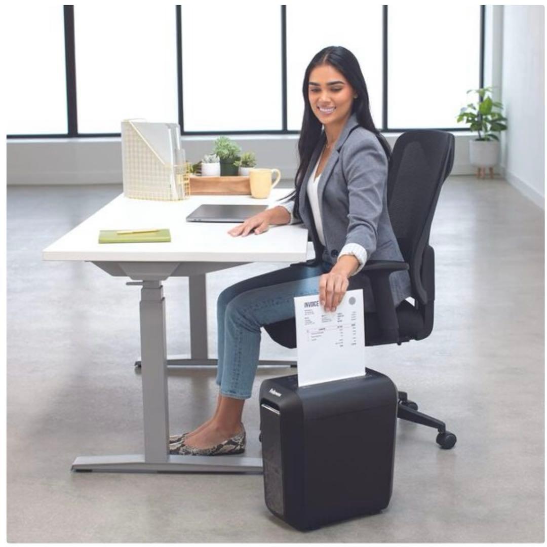 新品未開封 Fellowes フェローズ LX65 シュレッダー