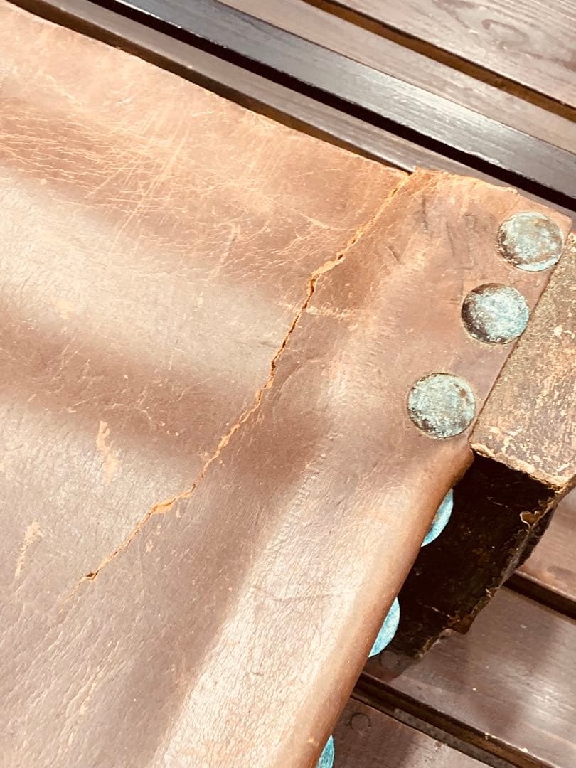 彫刻顔の木製スツール イタリア製1930年代 本革