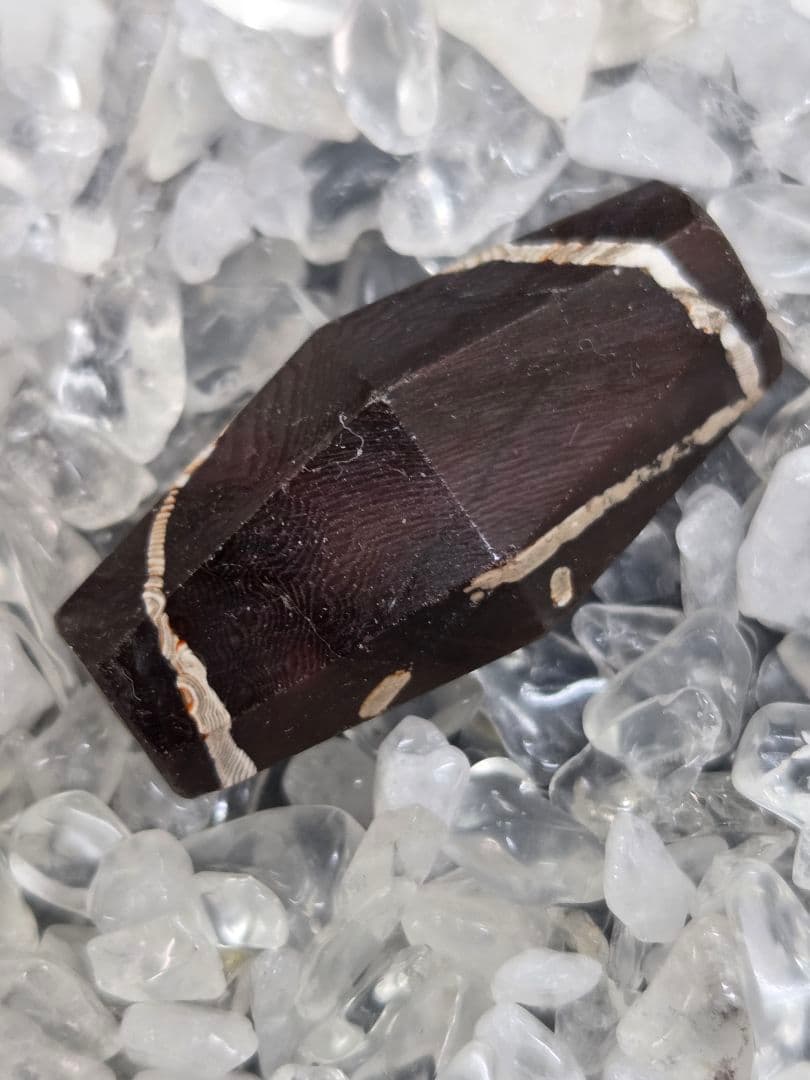 084　天珠　魔女伝説天珠　Eched carnelian　dzibeads！