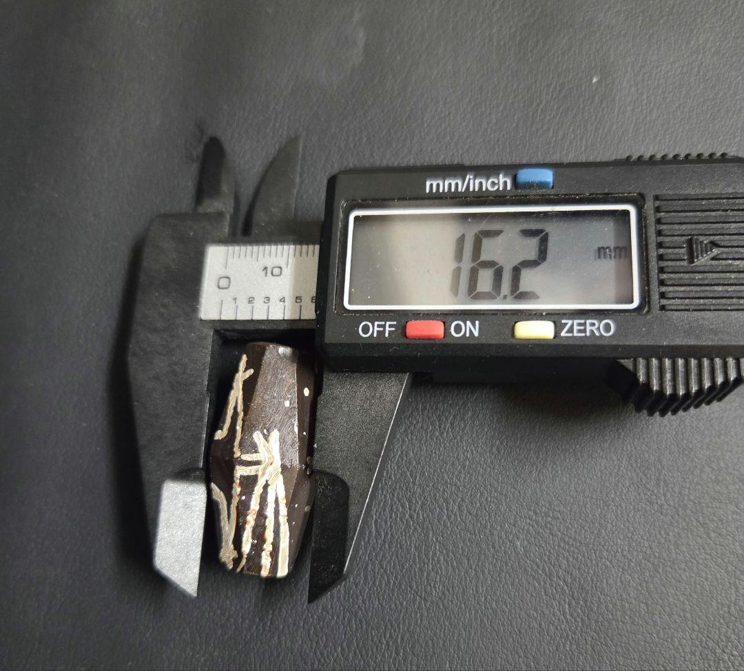 084　天珠　魔女伝説天珠　Eched carnelian　dzibeads！