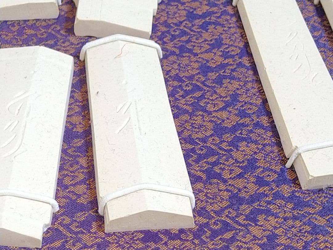 珍品!!　珍しい刀剣型彫り　　刀剣彫り物　型取り　石膏　美術品