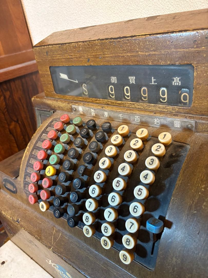 古い木製レジスター ハンドル付き