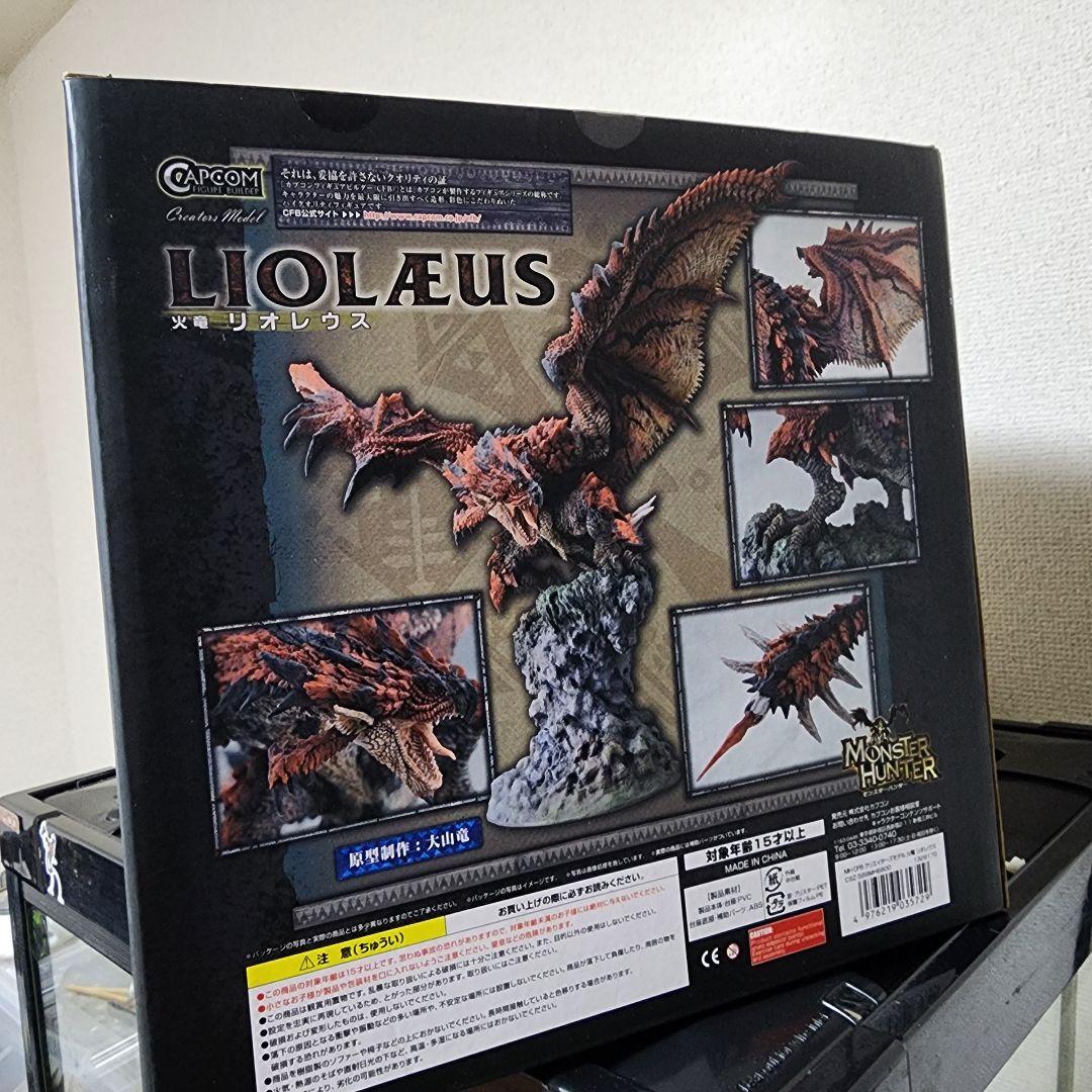 シ*ー様 2010初版　正規品　リオレウス クリエイターズモデル フィギュア