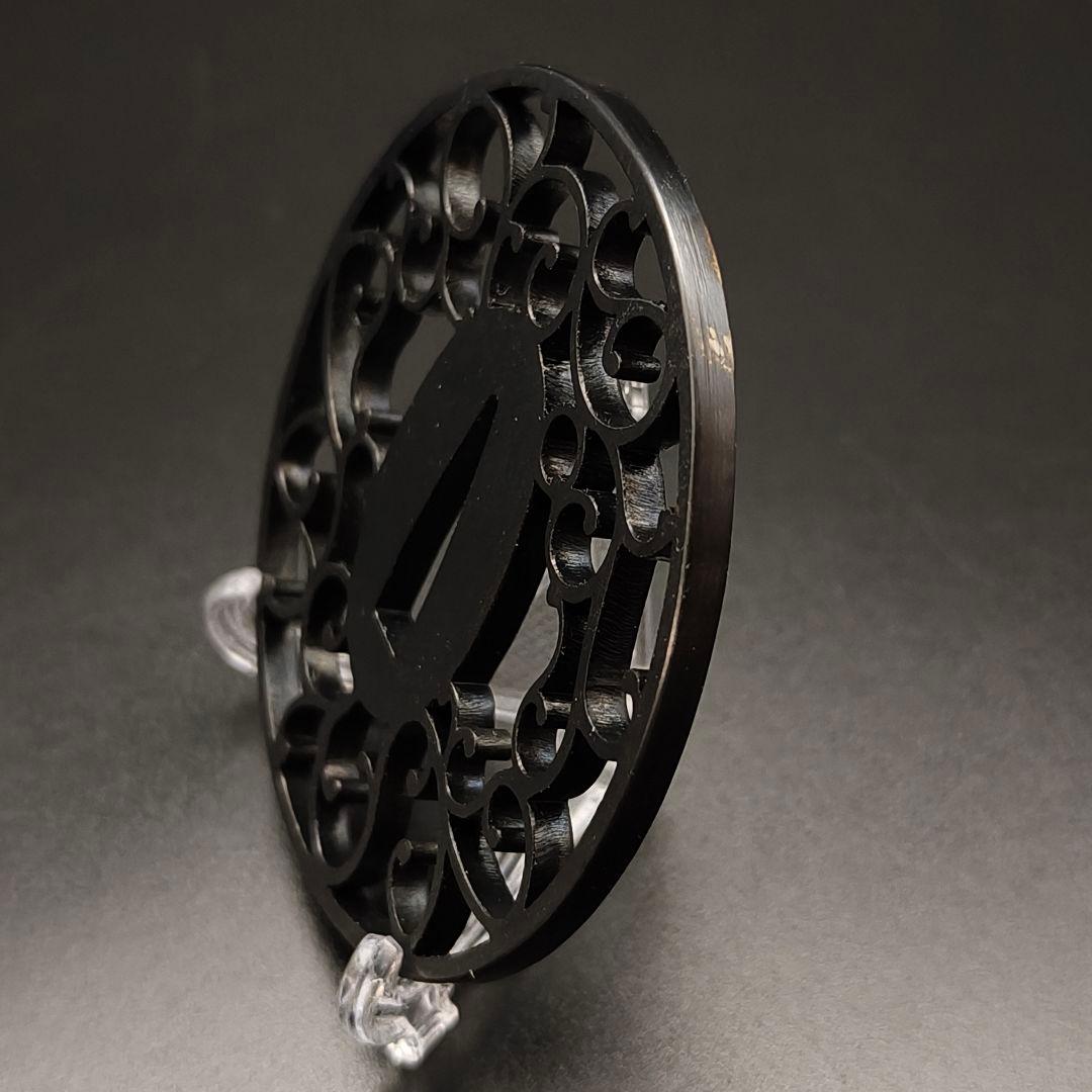 刀鍔　唐草の図　鉄製　金工品　細工　職人作　日本刀装具　鍔　つば　刀剣美術