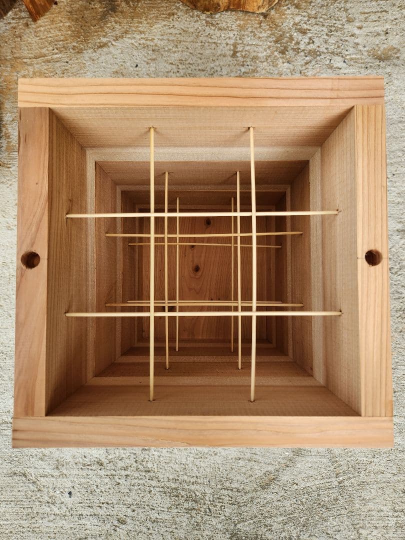 熟練大工作製、柾目板使用で重箱の節抜けの心配なし、日本蜜蜂6段重箱式巣箱