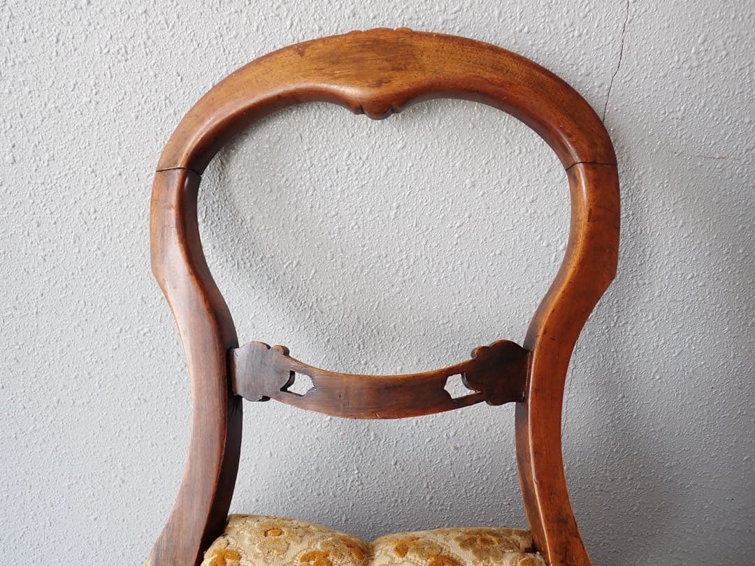 英国アンティーク ヴィクトリアン バルーンバックチェア 猫脚 彫刻 クラシック