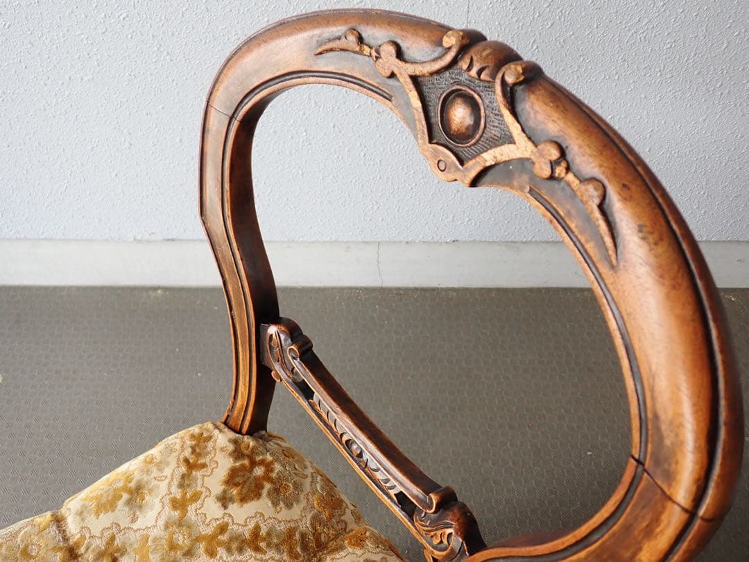 英国アンティーク ヴィクトリアン バルーンバックチェア 猫脚 彫刻 クラシック