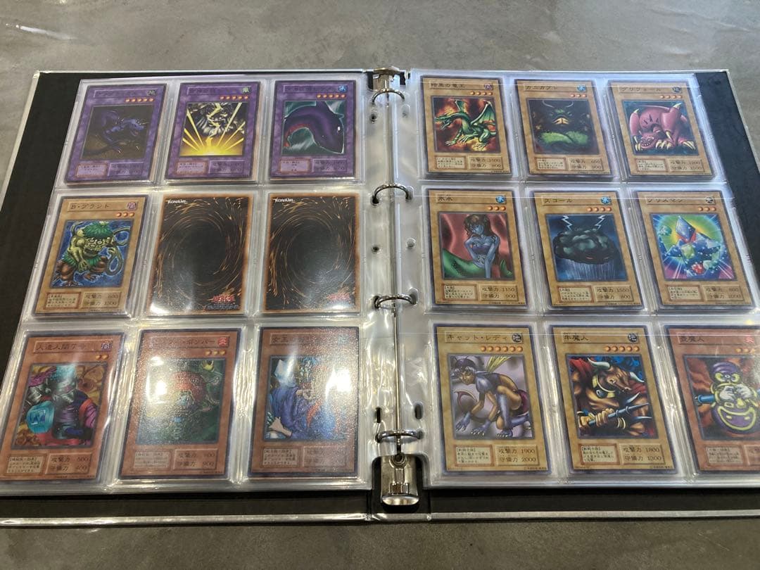 な*ん様 遊戯王　初期　ノーマル　まとめ売り　ファイルつき