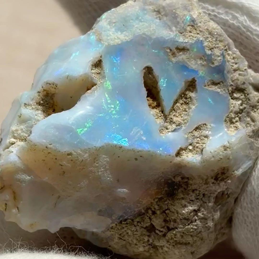 高品質 大きい エチオピアオパール 原石 鉱物標本　遊色　ブルー系