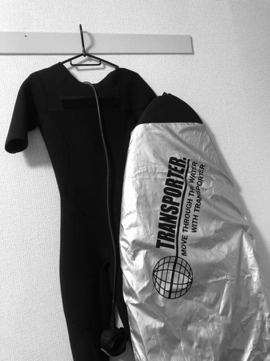 サーフィン板、ウエットスーツ、リーシュコード