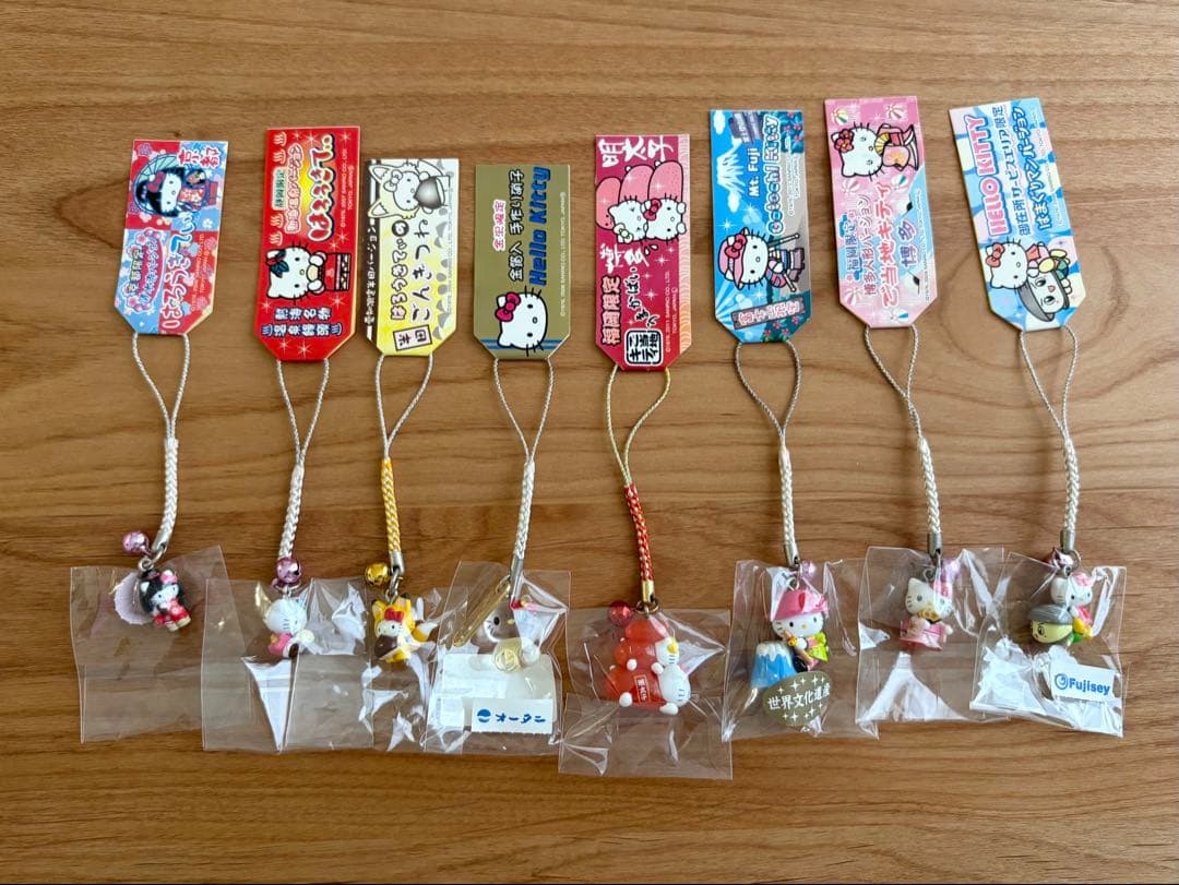 ご当地キティ　１２０点セット　ハローキティ　ストラップ