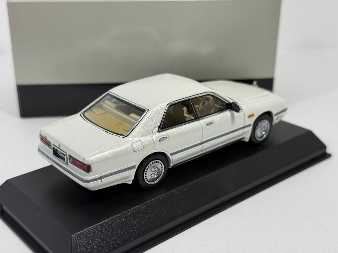 1/43 京商 日産 FY31 Y31 グロリア シーマ ホワイトパール