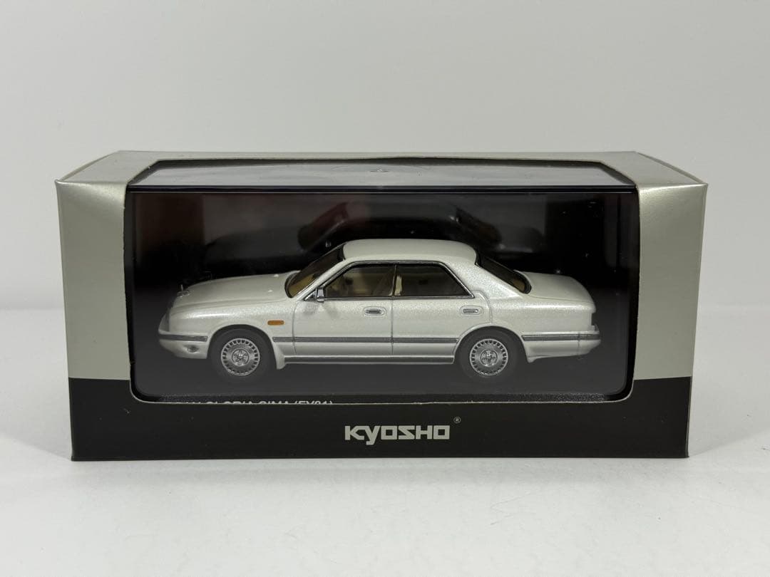 1/43 京商 日産 FY31 Y31 グロリア シーマ ホワイトパール