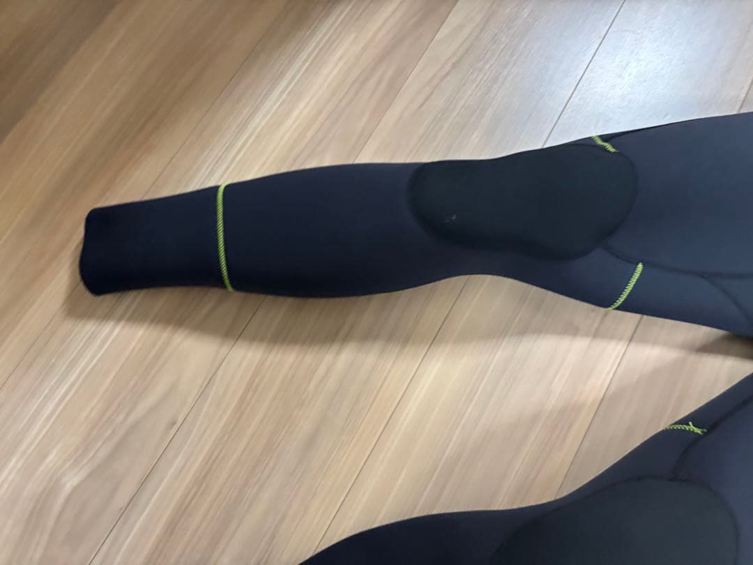 ★購入10万・美品★お洒落　可愛い　ロキシー　フルスーツ　ウエットスーツ