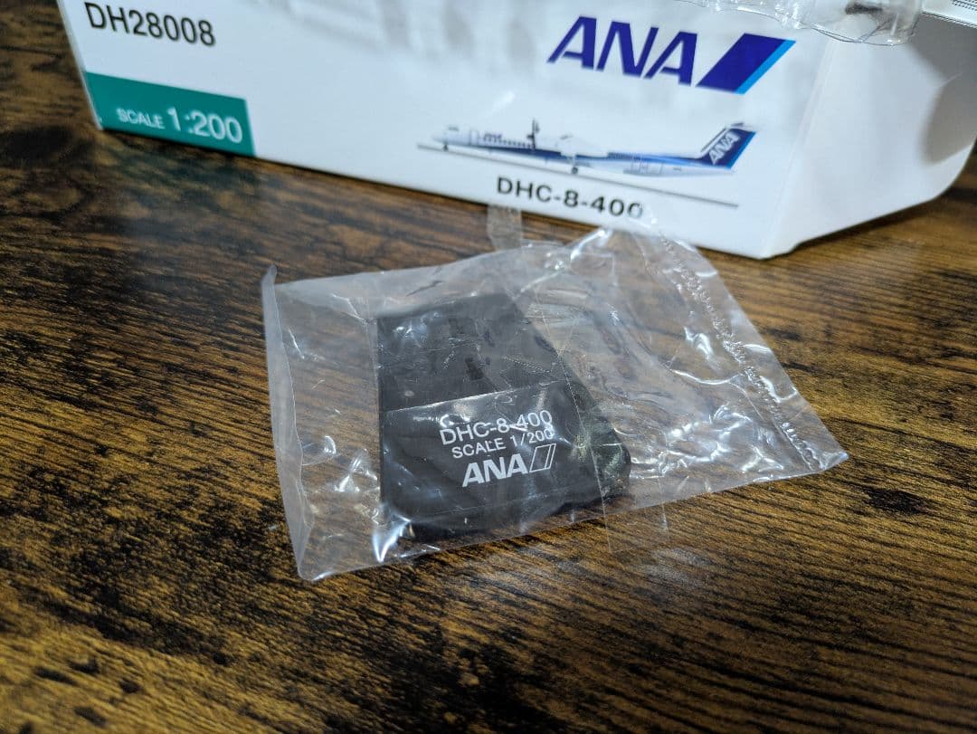 航空機・ヘリコプター ANA DHC-8-400 1:200