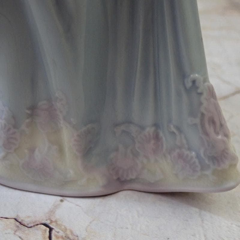 RU-6394 リヤドロ 人形 5645 「少女エリザベス」フィギュリン