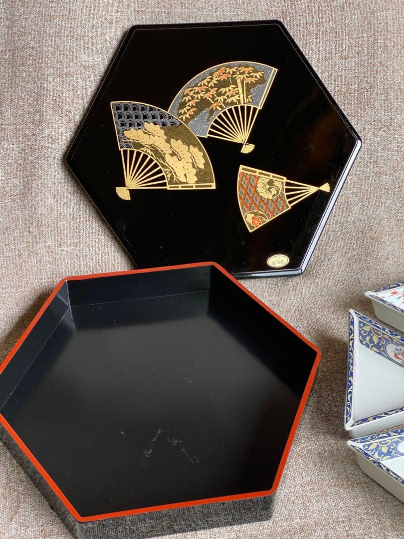 六角形扇子模様の漆器重箱