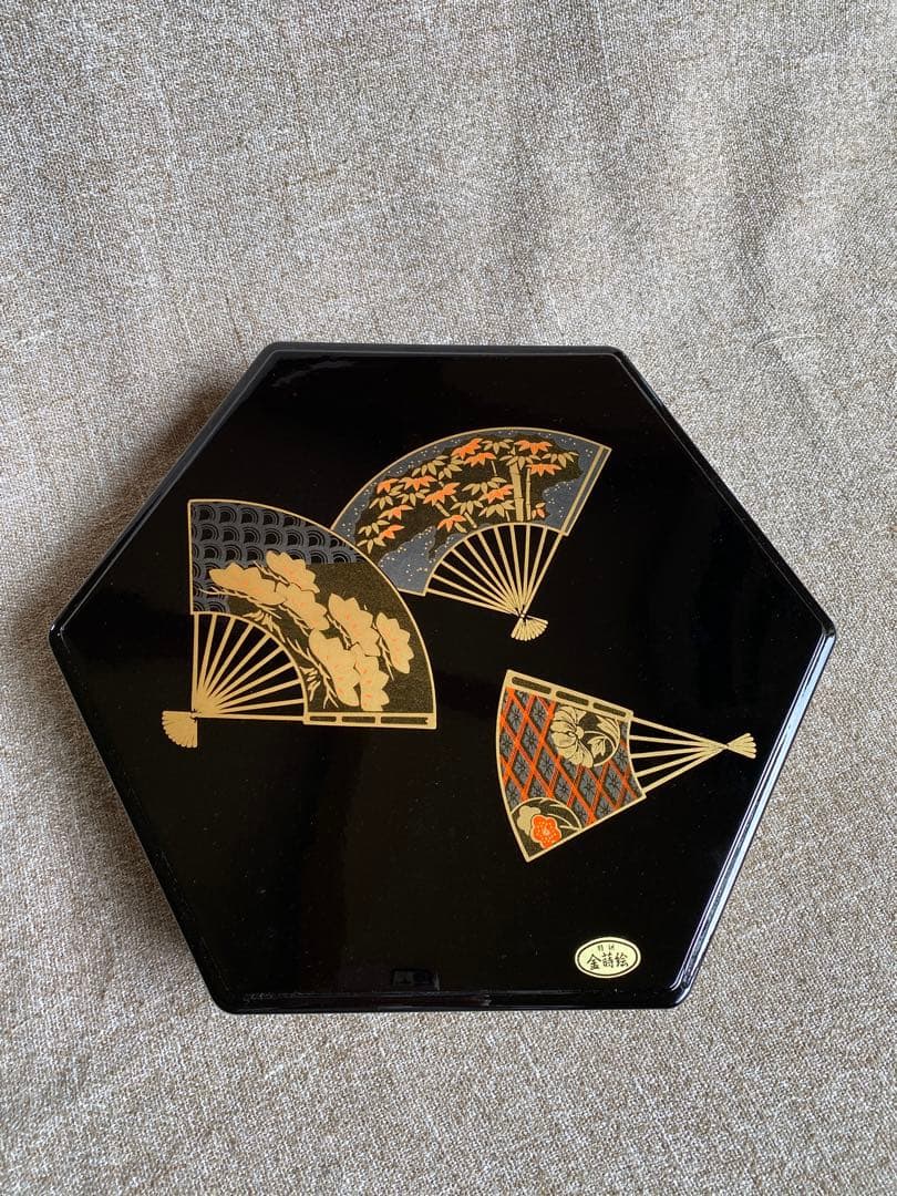 六角形扇子模様の漆器重箱