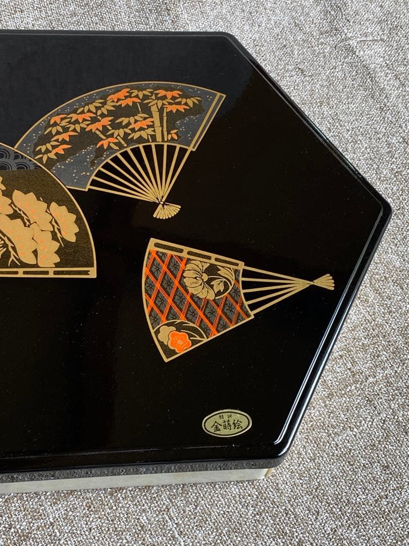 六角形扇子模様の漆器重箱