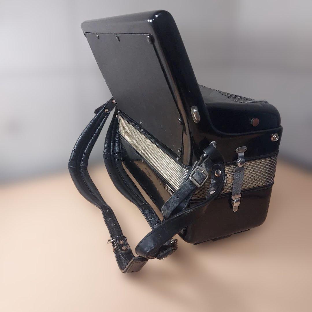 EXCELSIORイタリア製 アコーディオン　型番は不明