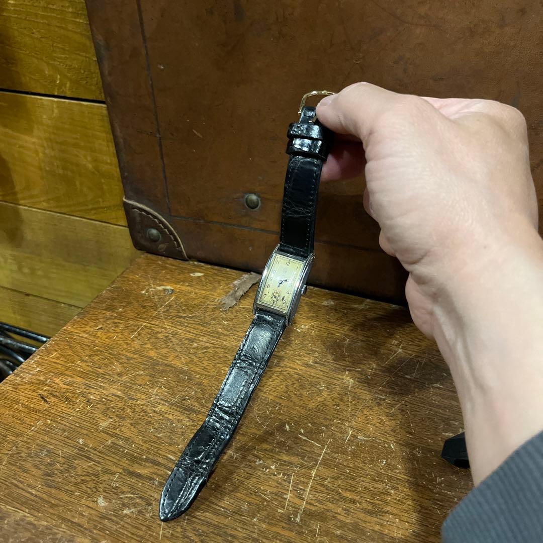 ヴィンテージ　MADE IN SWISS レクタンギュラー カーベックス 手巻