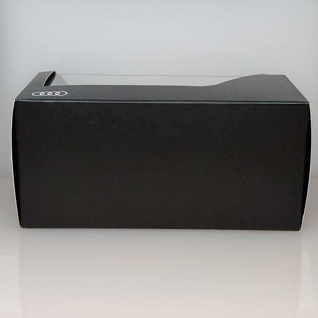 アウディ TT RS クーペ カラーサンプル カタルーニャレッド 1/43 新品