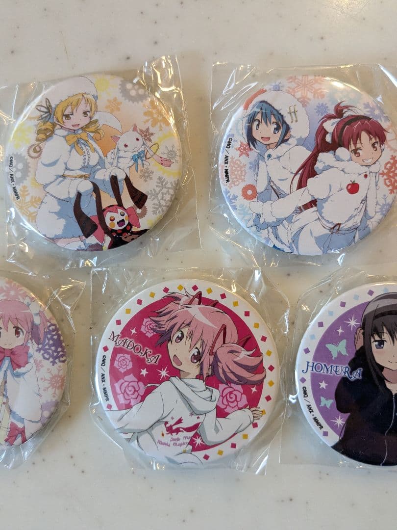 新品 魔法少女まどか☆マギカ 缶バッジ ローソン LAWSON 国際展示場 雪