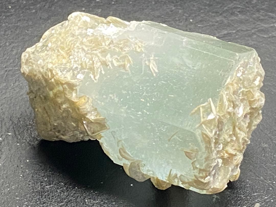 アクアマリン　結晶　マイカ　雲母　72g