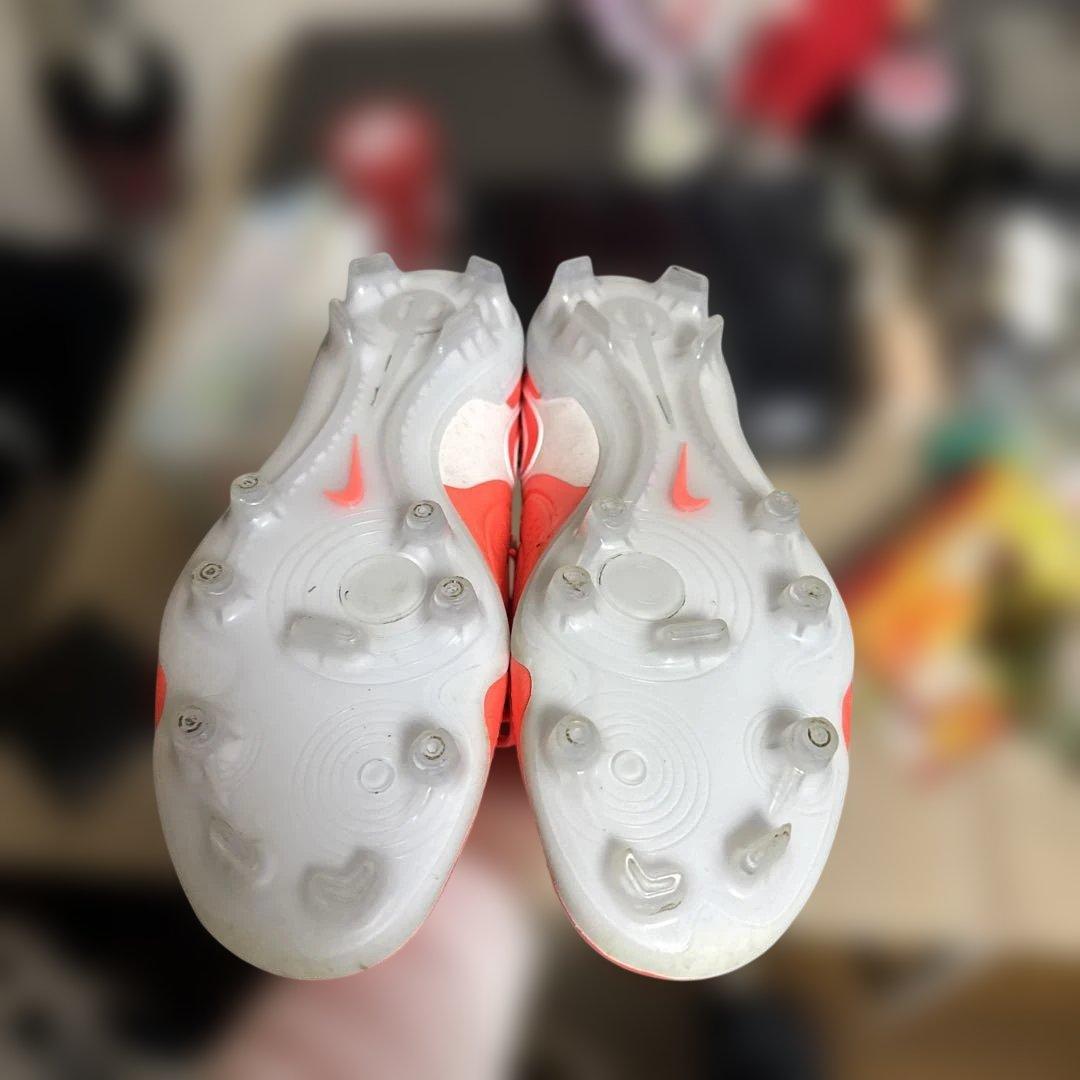 NIKEサッカースパイクティエンポ