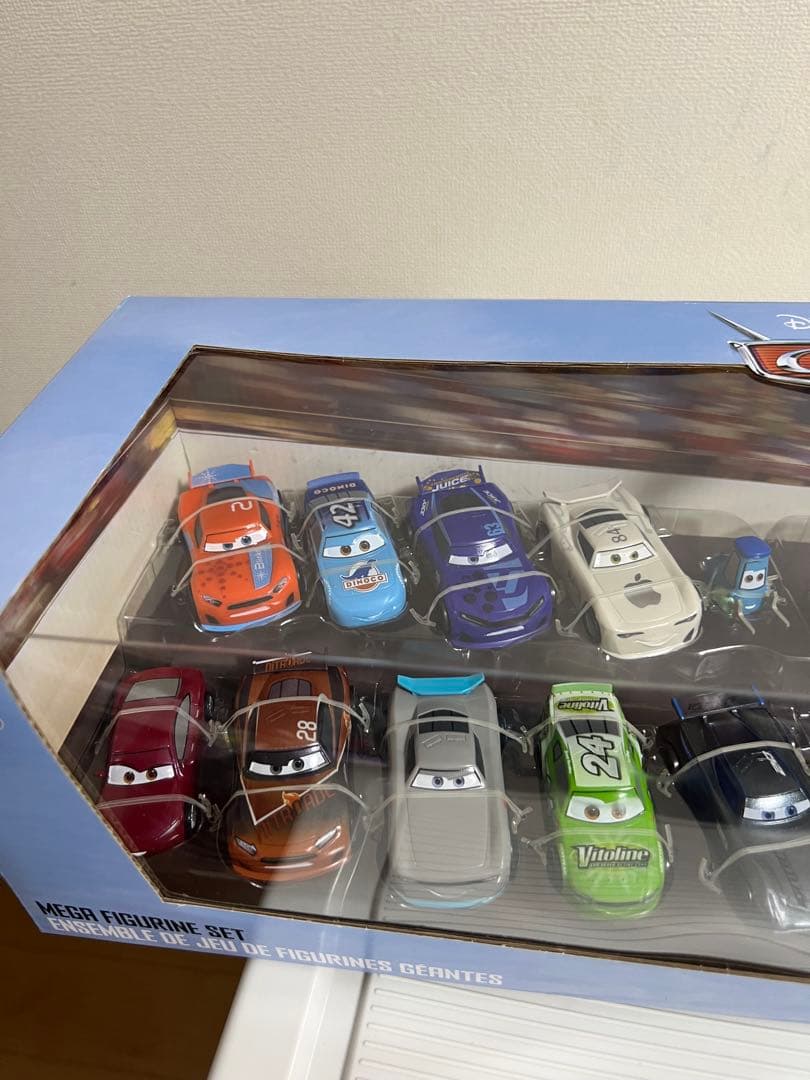 カーズ メガフィギュア20台、ディズニーストア