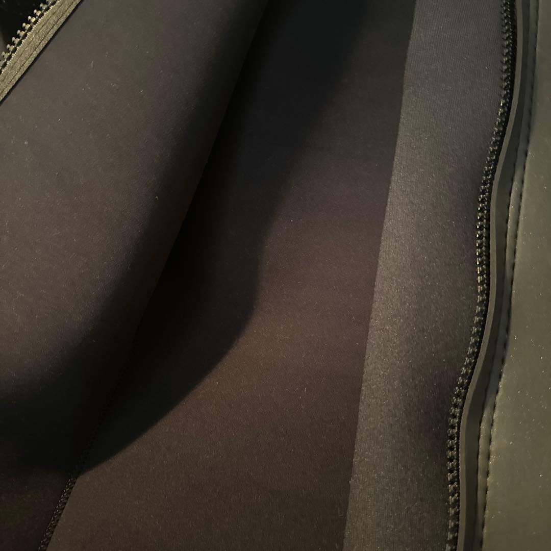 タッパー　ウェットスーツ　ブレーカーアウト