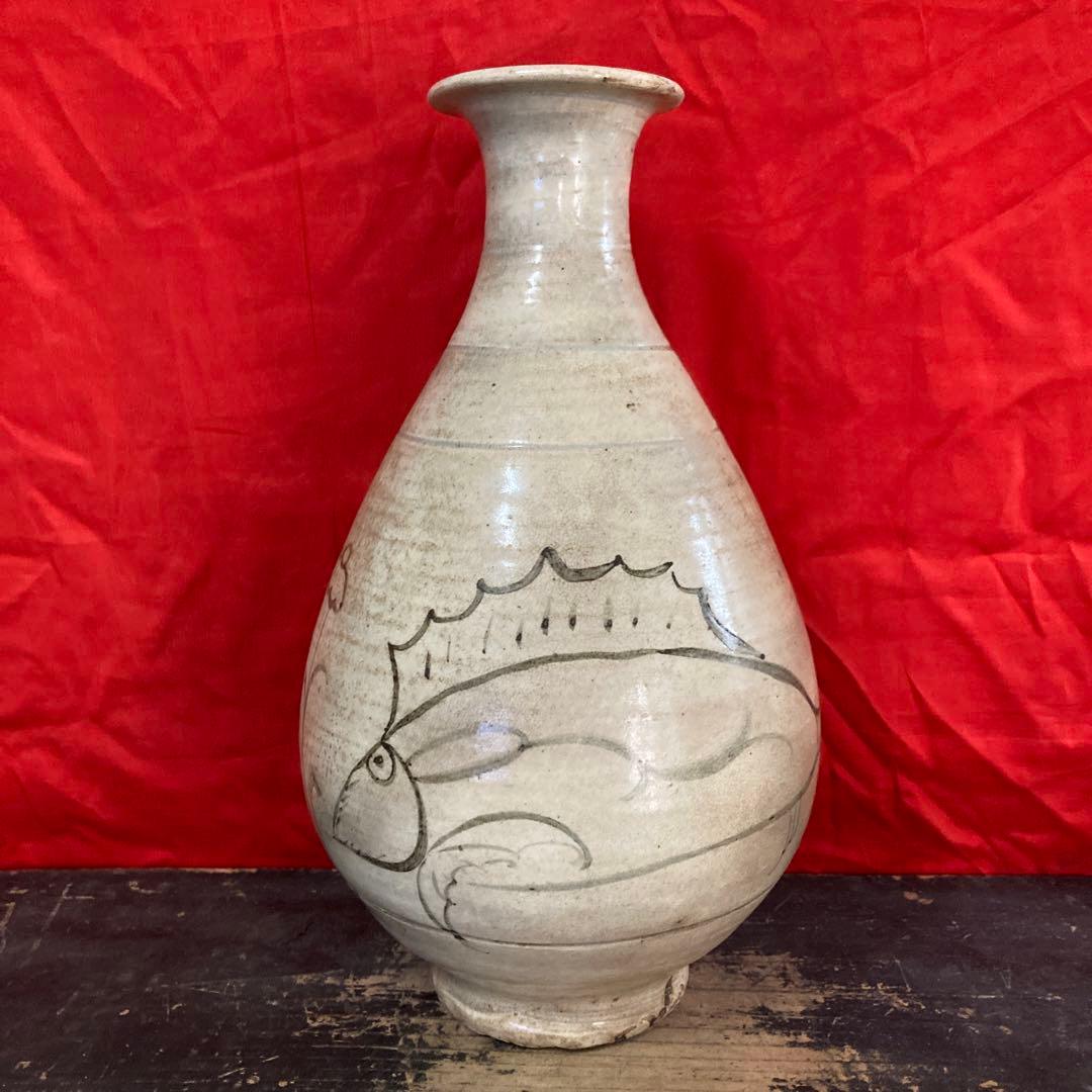 李朝　粉青沙器　白地鉄絵　瓶　徳利　魚水草文　　 鶏龍山