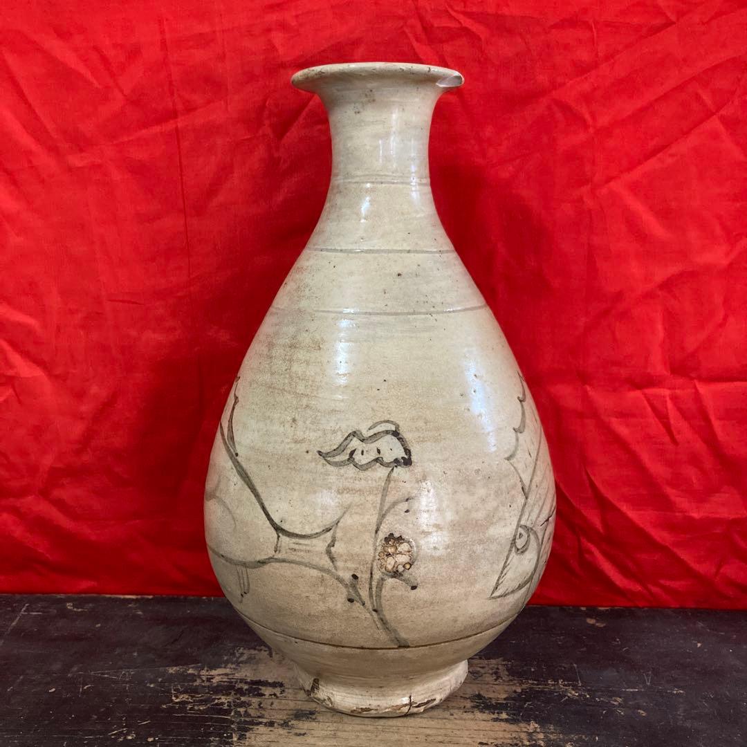 李朝　粉青沙器　白地鉄絵　瓶　徳利　魚水草文　　 鶏龍山