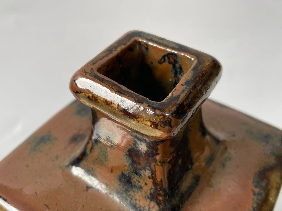 陶芸家　人間国宝　濱田庄司　浜田庄司　？　箱なし　鉄釉　笹文　角瓶　指描　花瓶