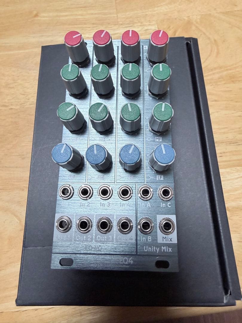 moddict Console EQ4モジュラーシンセサイザー