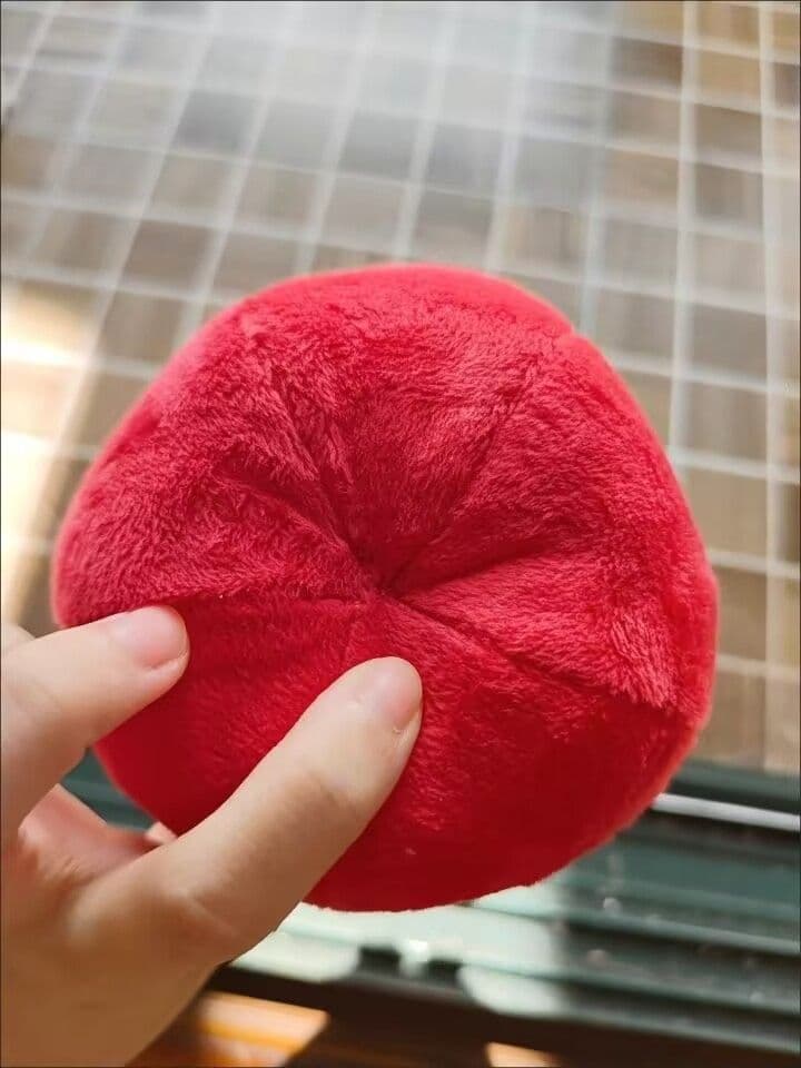 トマト型ぬいぐるみ