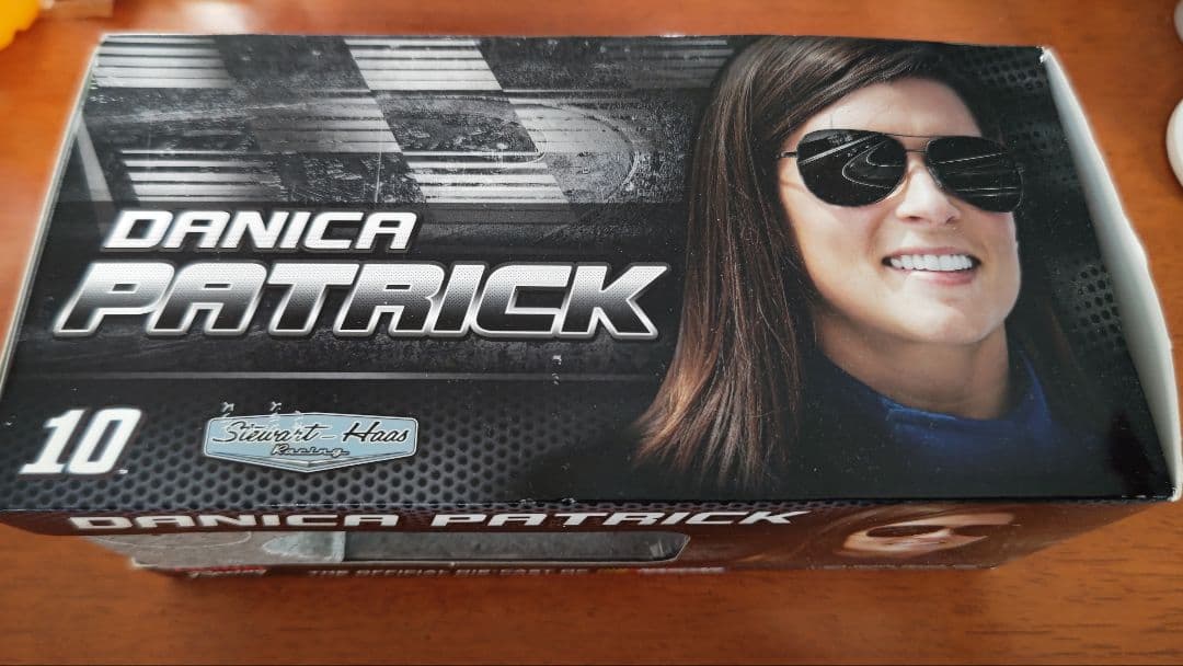 ダニカ・パトリック NASCARのミニカー 2016年