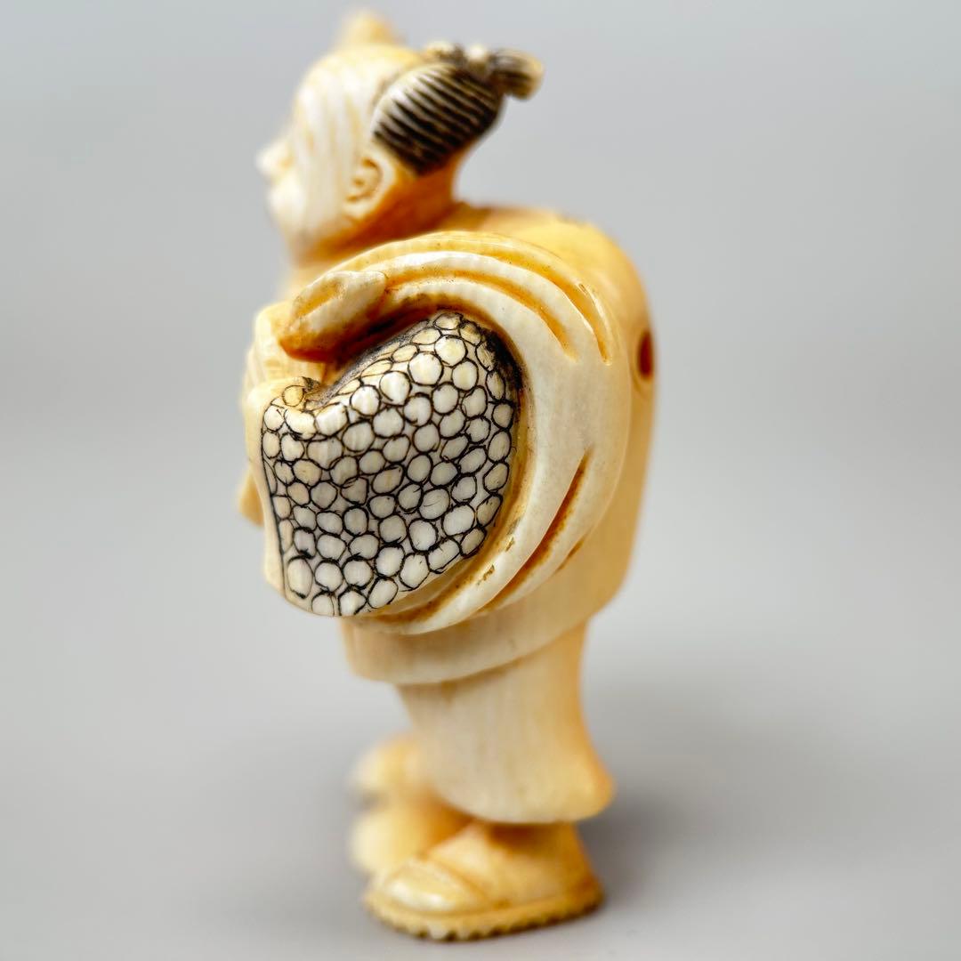 彫刻 人物像極上　根付　天然素材アンティーク骨董　飾り物古美術置物細密細工