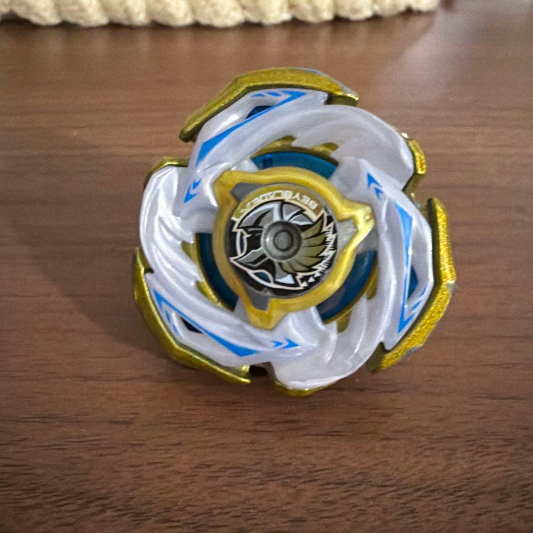 ベイブレードX ワルキューレボルト 4-70 V 国内正規品