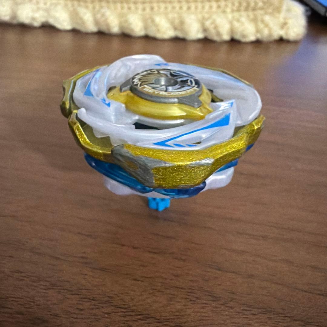 ベイブレードX ワルキューレボルト 4-70 V 国内正規品