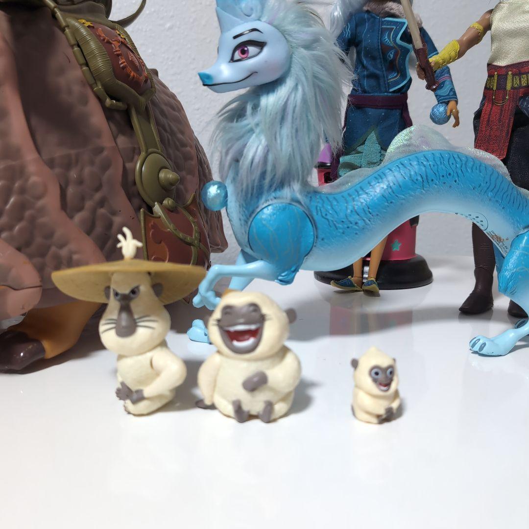 日本未発売 Disney トーキングラーヤとドラゴンの王国 フィギュアセット