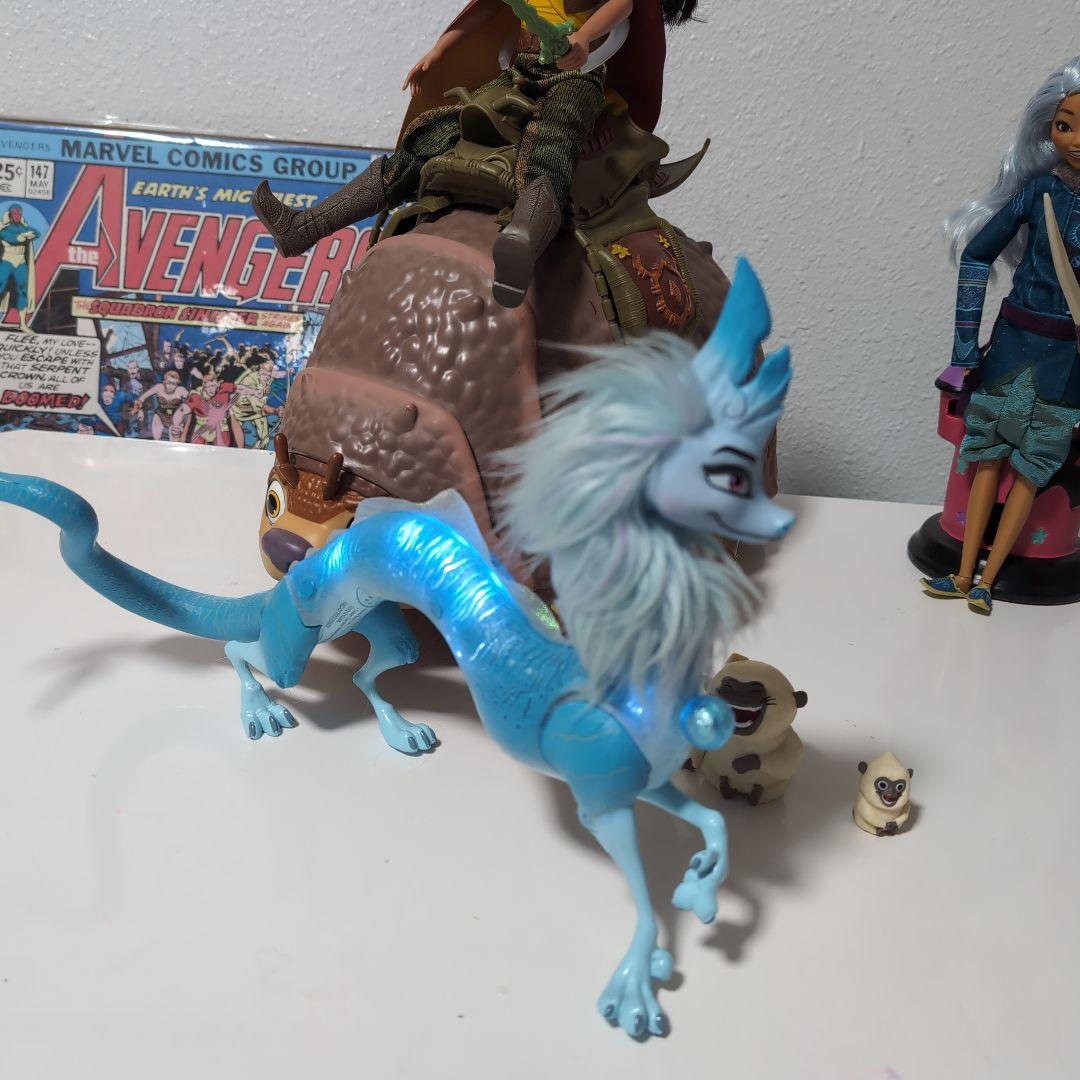 日本未発売 Disney トーキングラーヤとドラゴンの王国 フィギュアセット