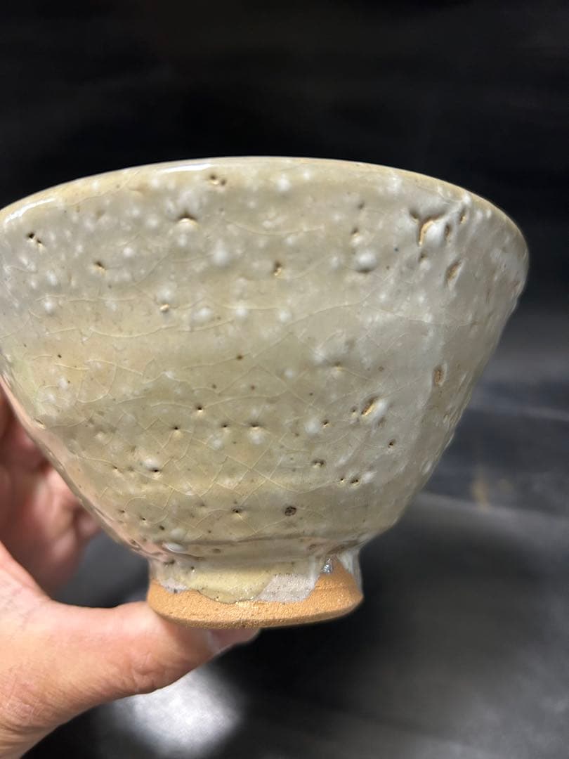 美しい古美術◾️蔵からパラパラ雪が降っているような釉薬の抹茶茶碗が出てきた