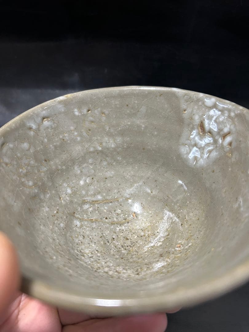 美しい古美術◾️蔵からパラパラ雪が降っているような釉薬の抹茶茶碗が出てきた