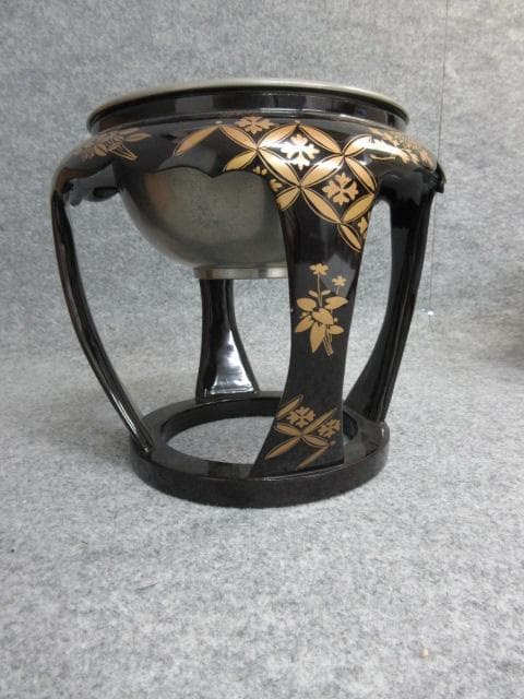 黒塗蒔絵七宝文盃洗台に錫製盃洗箱入り [B25694]