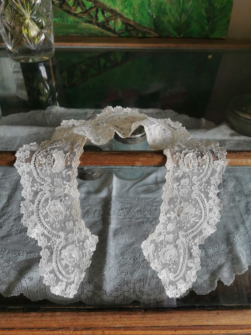 アンティークベルギー ポワンドガーズローズ ９輪の立体薔薇 レースカラー 付け襟